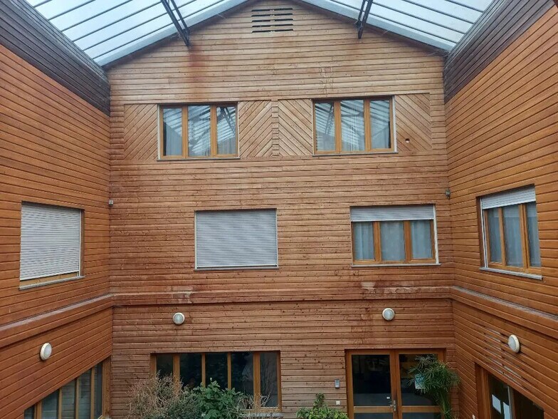 Bureau dans Lons-le-Saunier à vendre - Photo de l’immeuble – Image 1 sur 4