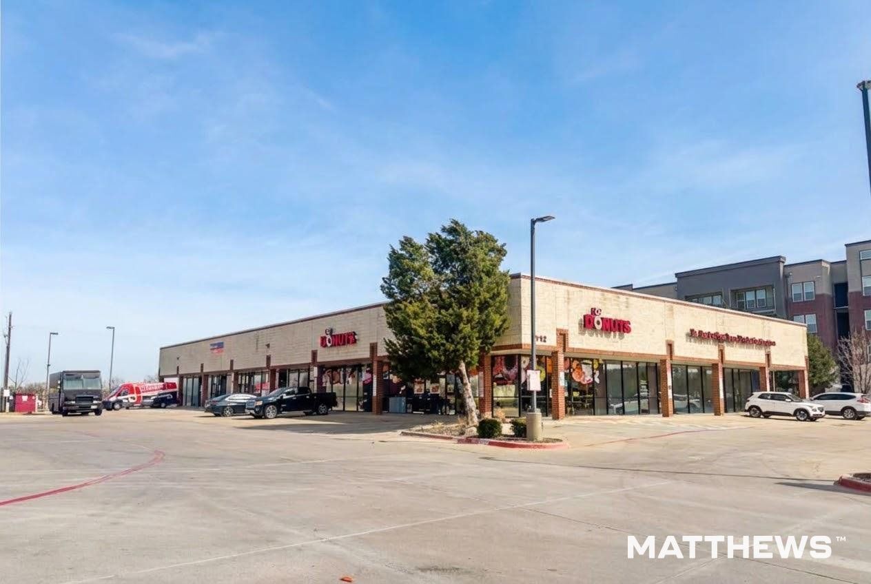 1712 W Frankford Rd, Carrollton, TX à louer Photo principale– Image 1 sur 6