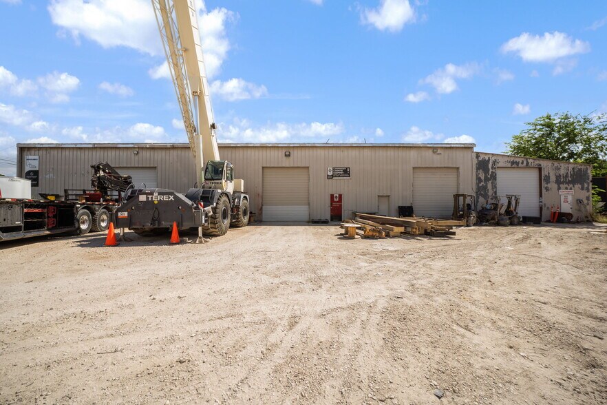 2833 Roosevelt Ave, San Antonio, TX à louer - Photo de l’immeuble – Image 3 sur 32