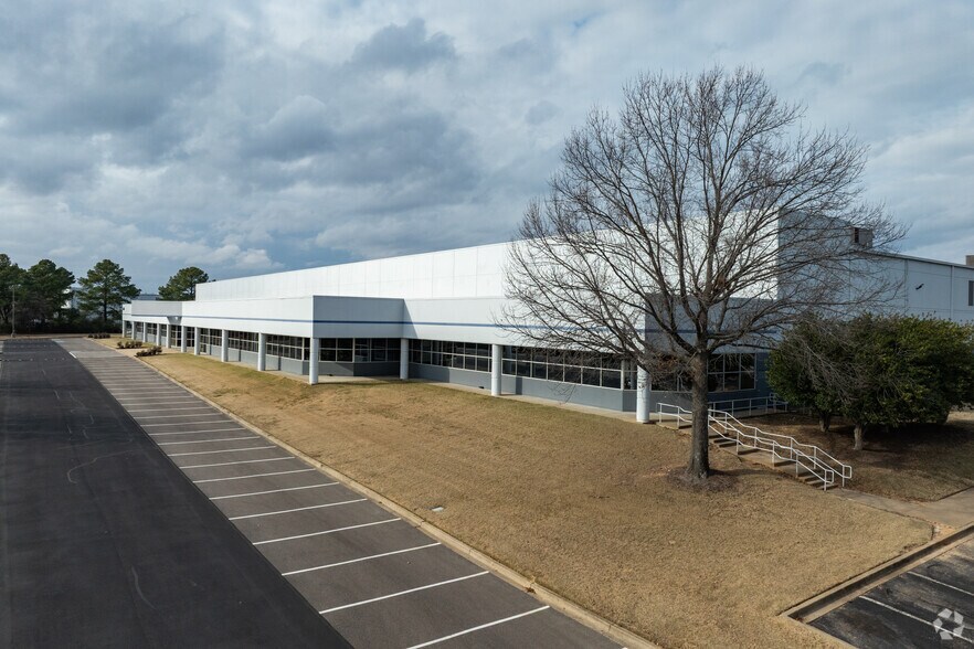 4650 E Shelby Dr, Memphis, TN à louer - Photo principale – Image 1 sur 4