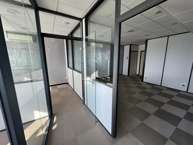 Bureau dans Saint-Étienne à vendre - Photo de l’immeuble – Image 3 sur 5