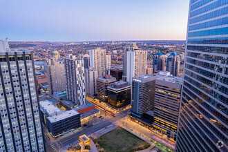 910 7th Ave SW, Calgary, AB - VUE AÉRIENNE  vue de carte - Image1