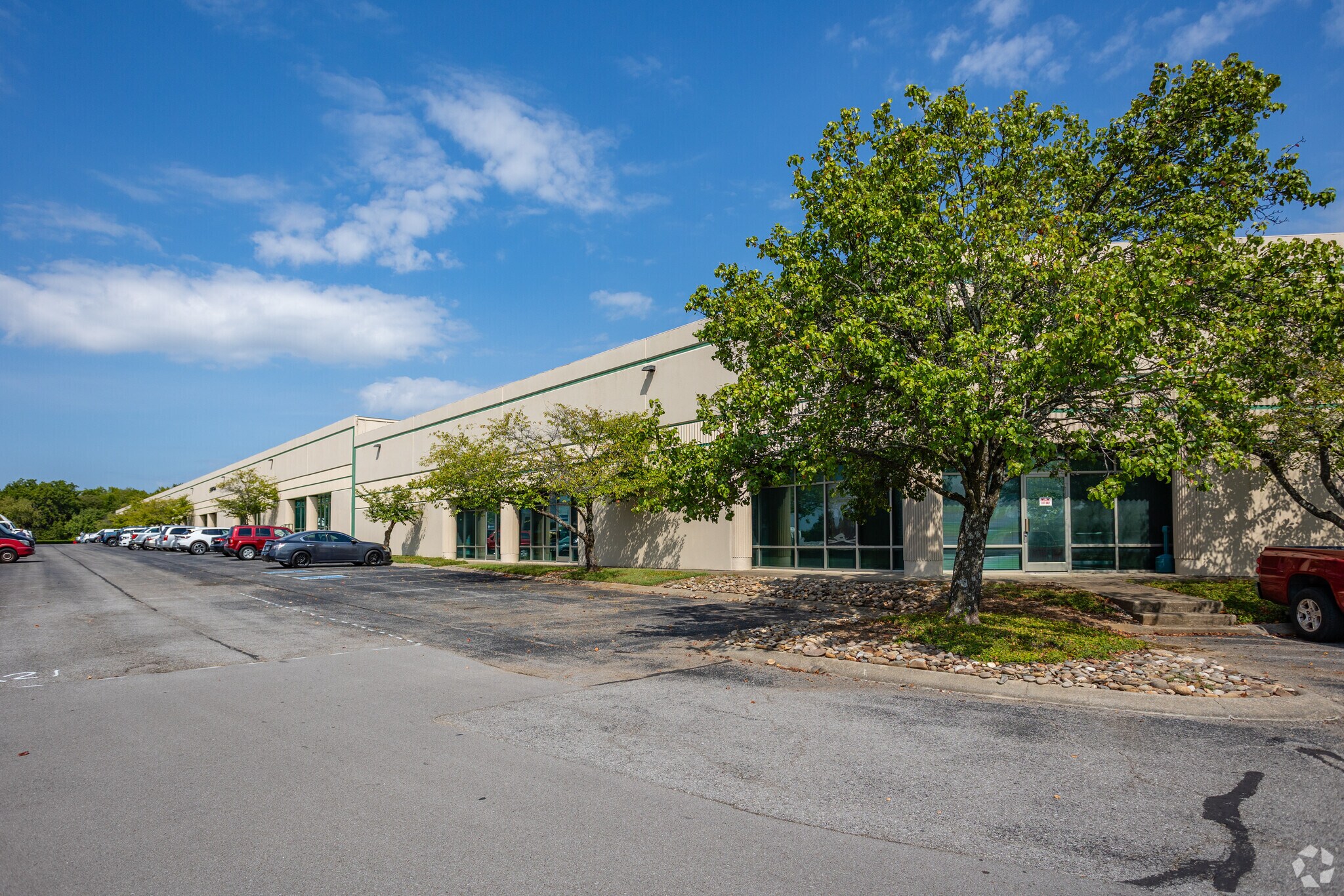 900-919 Airpark Center Dr, Nashville, TN à louer Photo principale– Image 1 sur 5