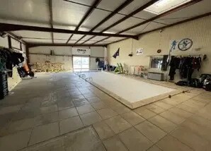 Plus de détails pour Local d’activités à vendre