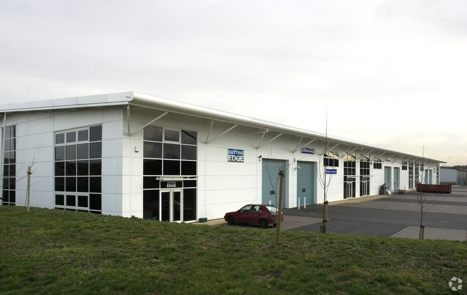Westfield Rd, Leighton Buzzard à louer - Photo de l’immeuble – Image 2 sur 4