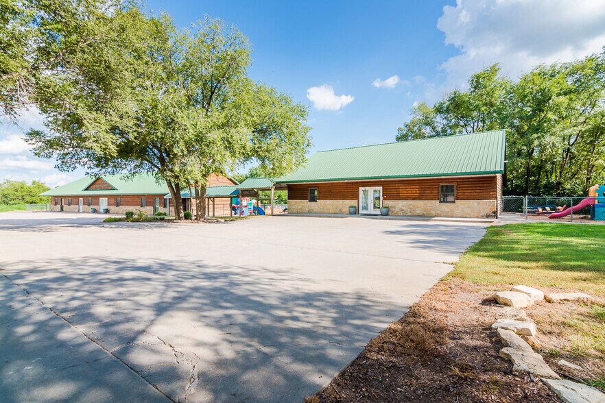 17656 Old Post Rd, Wamego, KS à vendre - Photo de l’immeuble – Image 2 sur 23