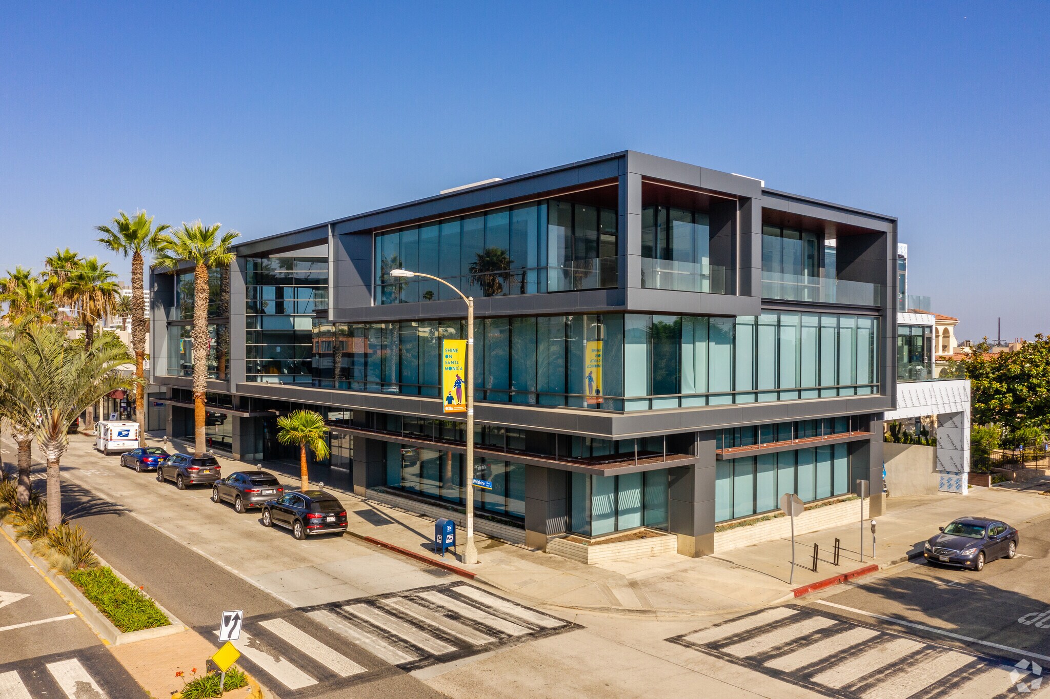900 Wilshire Blvd, Santa Monica, CA à louer Photo principale– Image 1 sur 10
