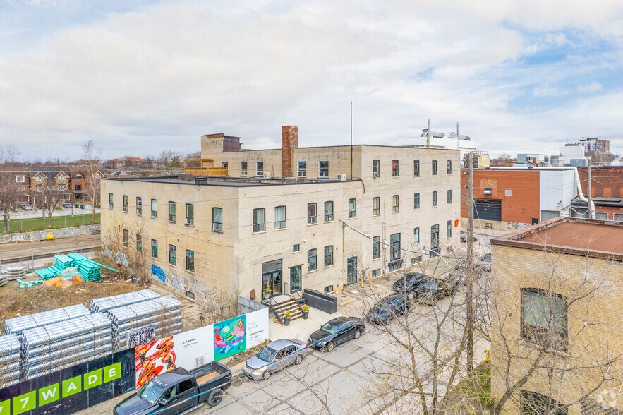 87 Wade Ave, Toronto, ON à louer - Photo de l’immeuble – Image 2 sur 10