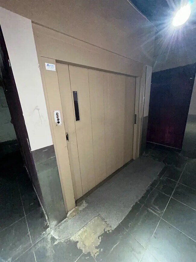 Plus de détails pour Local commercial à louer