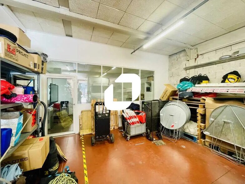 Local d’activités dans Givors à louer - Photo de l’immeuble – Image 1 sur 10