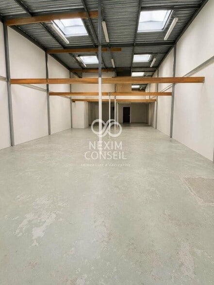 Bureau dans Saint-Denis à vendre - Photo intérieure – Image 2 sur 10