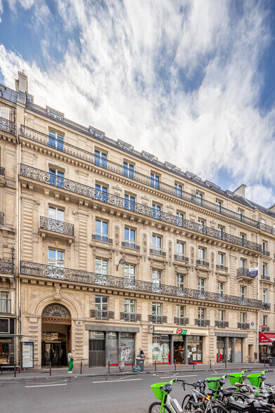 9 Rue Du Quatre Septembre, Paris à louer - Photo de l’immeuble – Image 2 sur 13