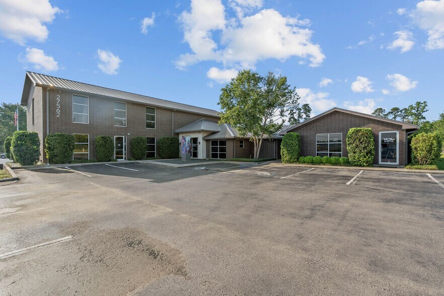 27562 Robinson Rd, Conroe, TX à vendre - Photo de l’immeuble – Image 2 sur 34