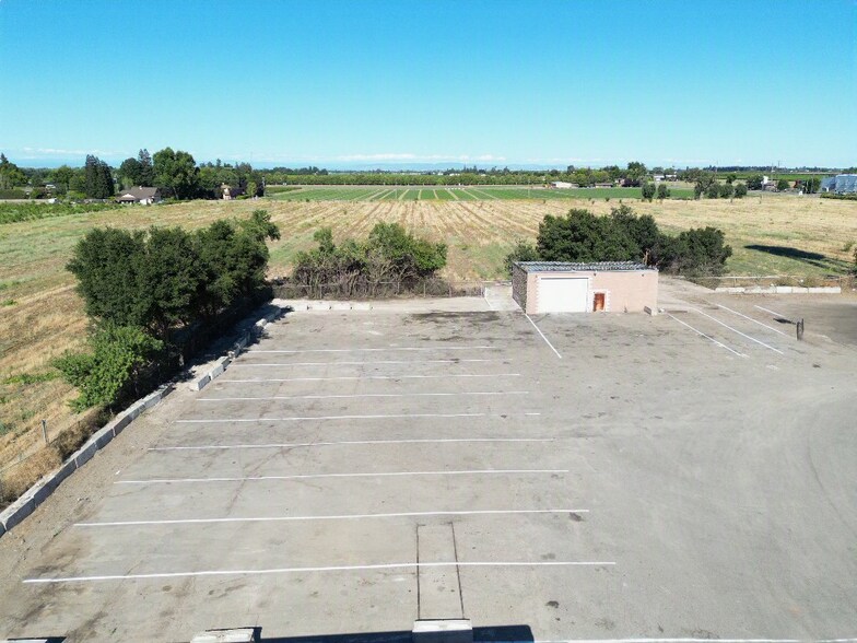 1649 E Victor Rd, Lodi, CA à louer - Photo de l’immeuble – Image 3 sur 4