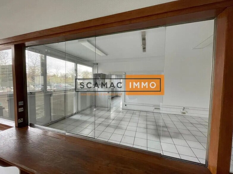 Bureau dans Villeneuve-la-Garenne à louer - Photo de l’immeuble – Image 2 sur 8