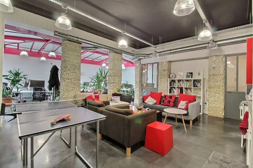 44 Rue Richer, Paris à louer - Photo de l’immeuble – Image 3 sur 9