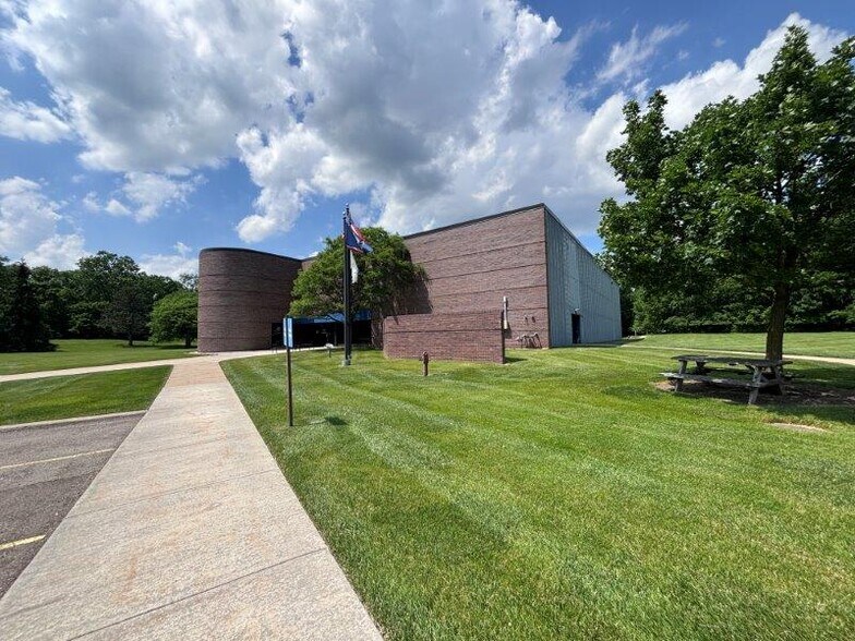 5200 Venture Dr, Ann Arbor, MI à vendre - Photo de l’immeuble – Image 2 sur 4