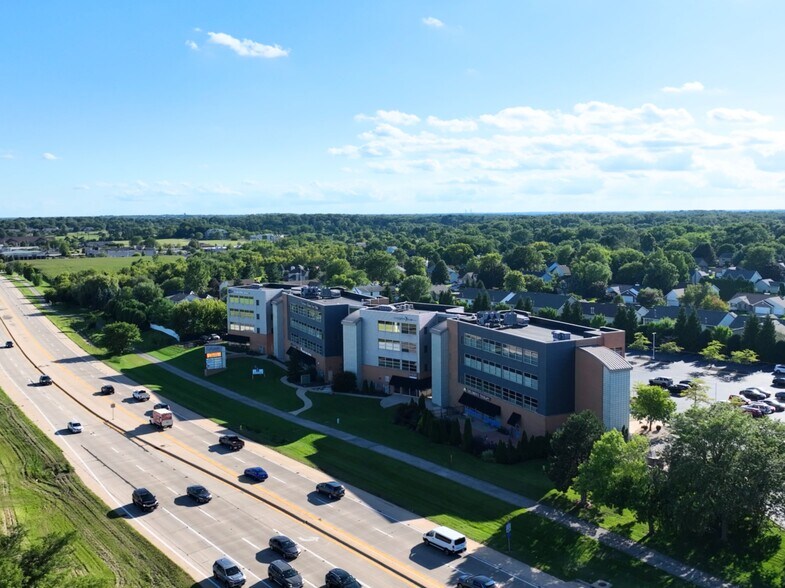 2990 N Perryville Rd, Rockford, IL à louer - Photo de l’immeuble – Image 2 sur 9
