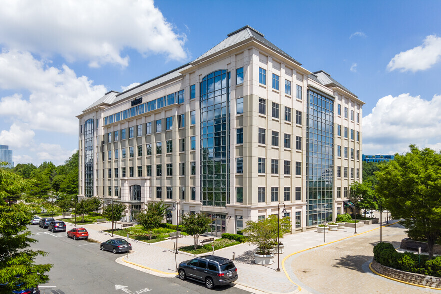11790 Sunrise Valley Dr, Reston, VA à louer - Photo de l’immeuble – Image 1 sur 18