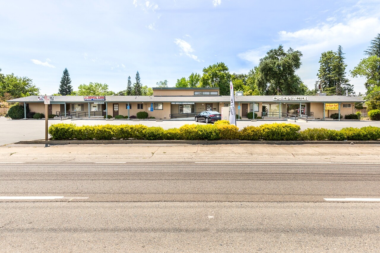 6045-6047 Hazel Ave, Orangevale, CA à louer Photo de l’immeuble– Image 1 sur 6