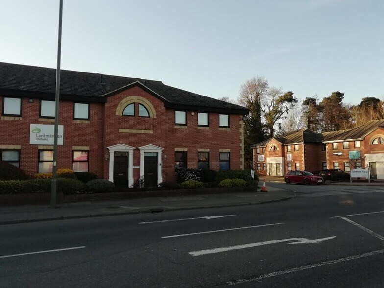 London Rd, Bagshot à louer - Photo de l’immeuble – Image 1 sur 6