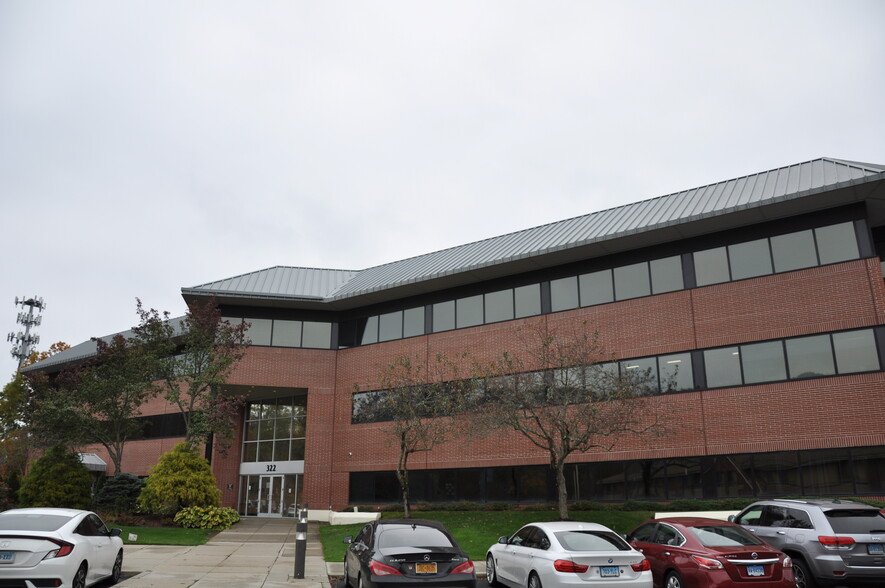 322 E Main St, Branford, CT à louer - Photo de l’immeuble – Image 3 sur 8