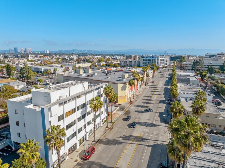 10811 Washington Blvd, Culver City, CA à louer - Photo de l’immeuble – Image 2 sur 6
