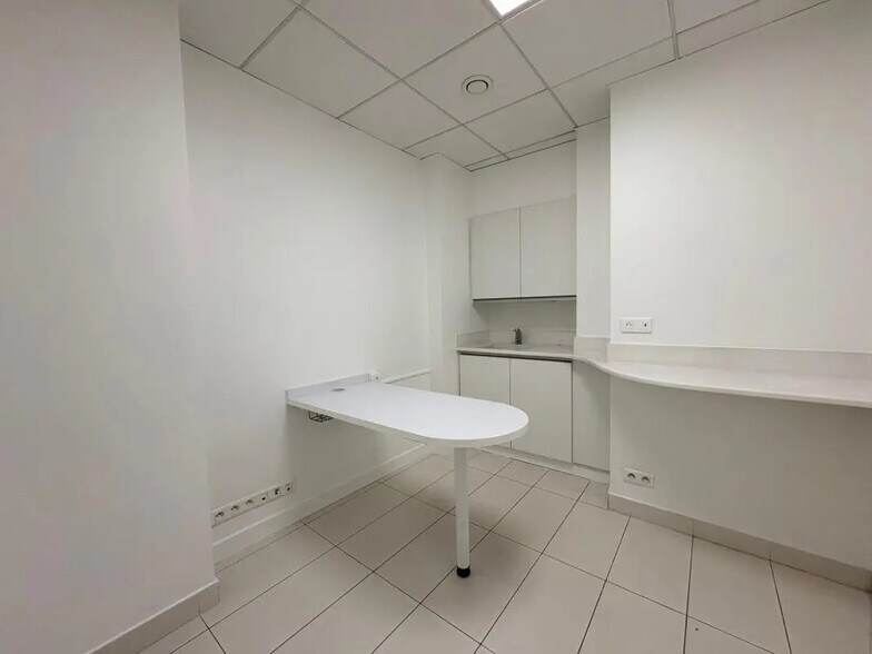 Bureau dans Paris à louer - Photo de l’immeuble – Image 2 sur 16