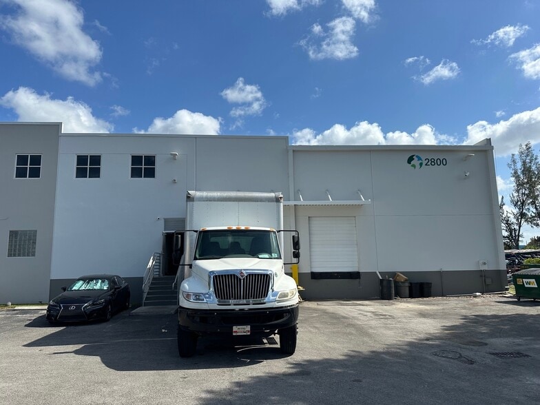 2800 NW 125th St, Miami, FL à louer - Photo de l’immeuble – Image 1 sur 10