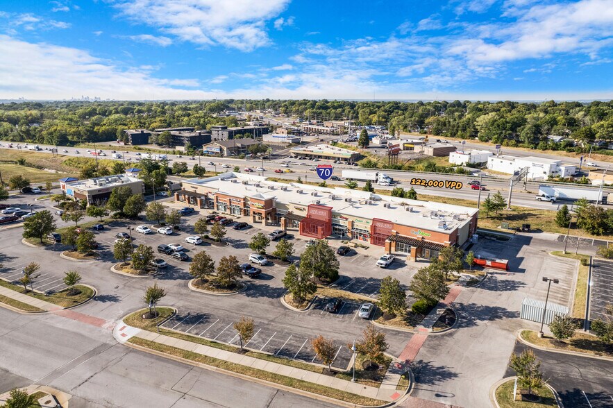 11601 E 40 Hwy, Kansas City, MO à louer - Photo de l’immeuble – Image 2 sur 8