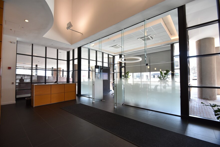 750 E Main St, Stamford, CT à louer - Hall d’entrée – Image 3 sur 19