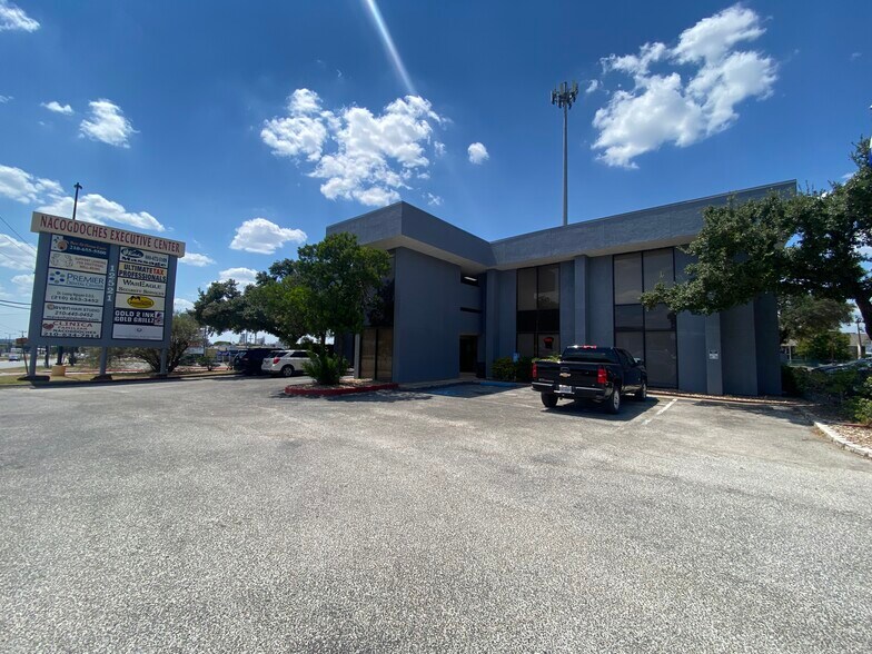 12521 Nacogdoches Rd, San Antonio, TX à louer - Photo de l’immeuble – Image 2 sur 14
