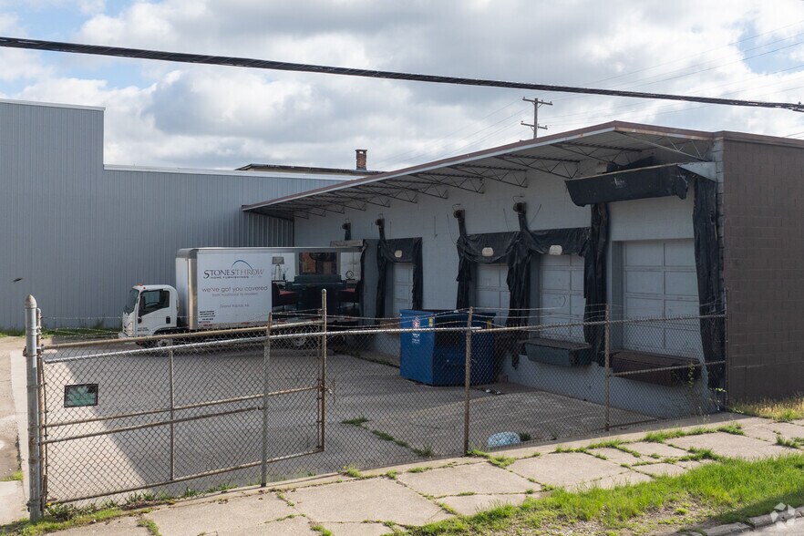 1035 Godfrey Ave SW, Grand Rapids, MI à louer - Photo de l’immeuble – Image 2 sur 6