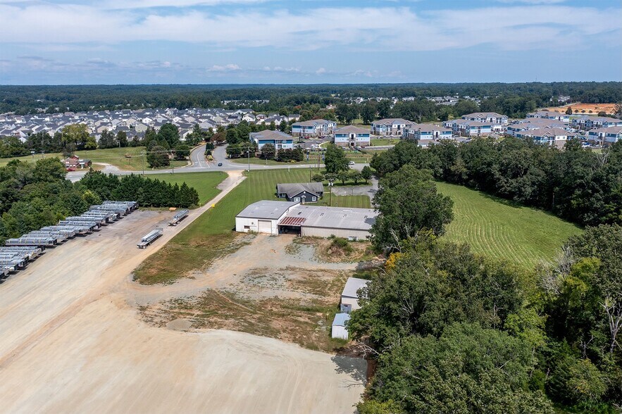 6504 Burlington Rd, Whitsett, NC à louer - Photo de l’immeuble – Image 3 sur 33
