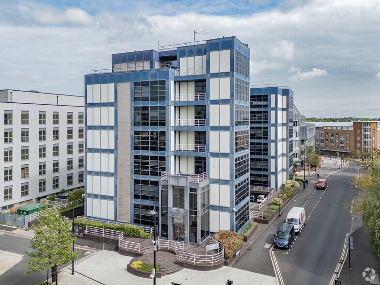 1 Milford St, Swindon à louer - Photo principale – Image 1 sur 7