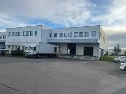 Local d’activités dans Genas à louer - Photo de l’immeuble – Image 2 sur 3