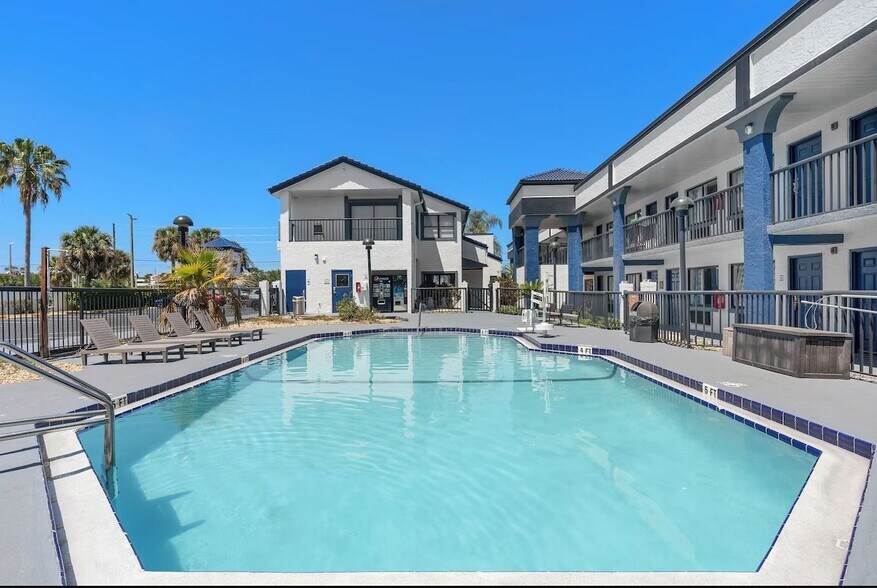 8750 E Colonial Dr, Orlando, FL à vendre - Photo de l’immeuble – Image 1 sur 14