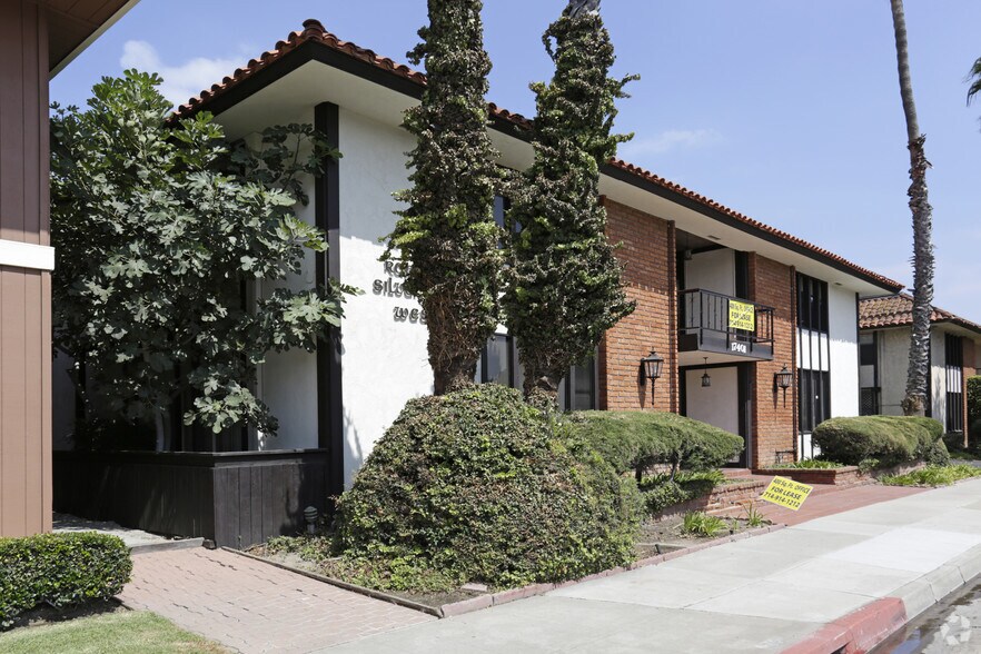 17401 Irvine Blvd, Tustin, CA à louer - Photo de l’immeuble – Image 3 sur 4