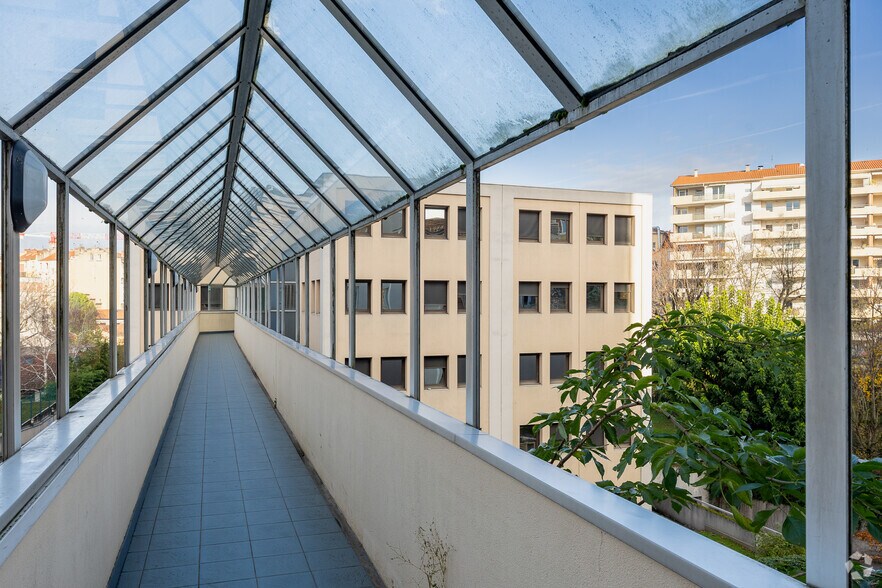 Bureau dans Villeurbanne à vendre - Photo de l’immeuble – Image 2 sur 3