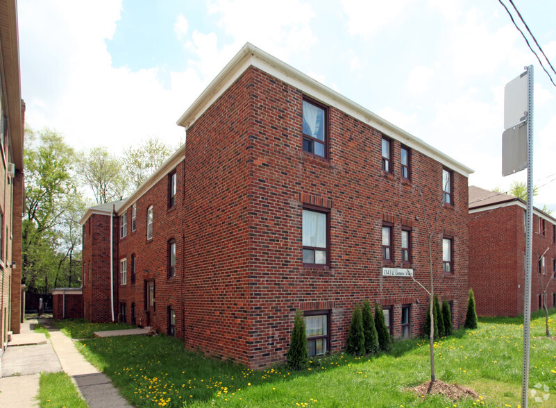 1143 O'connor Dr, Toronto, ON à vendre - Photo de l’immeuble – Image 2 sur 2