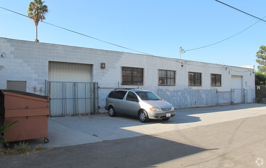 4223 W Jefferson Blvd, Los Angeles, CA à louer - Photo de l’immeuble – Image 2 sur 20