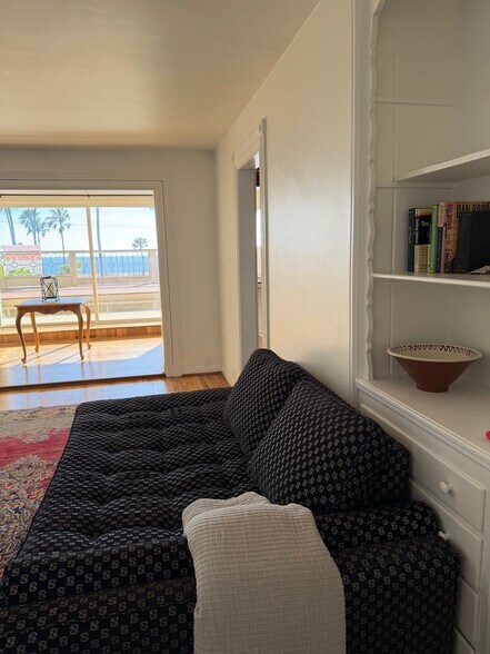 653 Ramona Ave - Office/Live-Work, Laguna Beach, CA à louer - Photo de l’immeuble – Image 2 sur 32