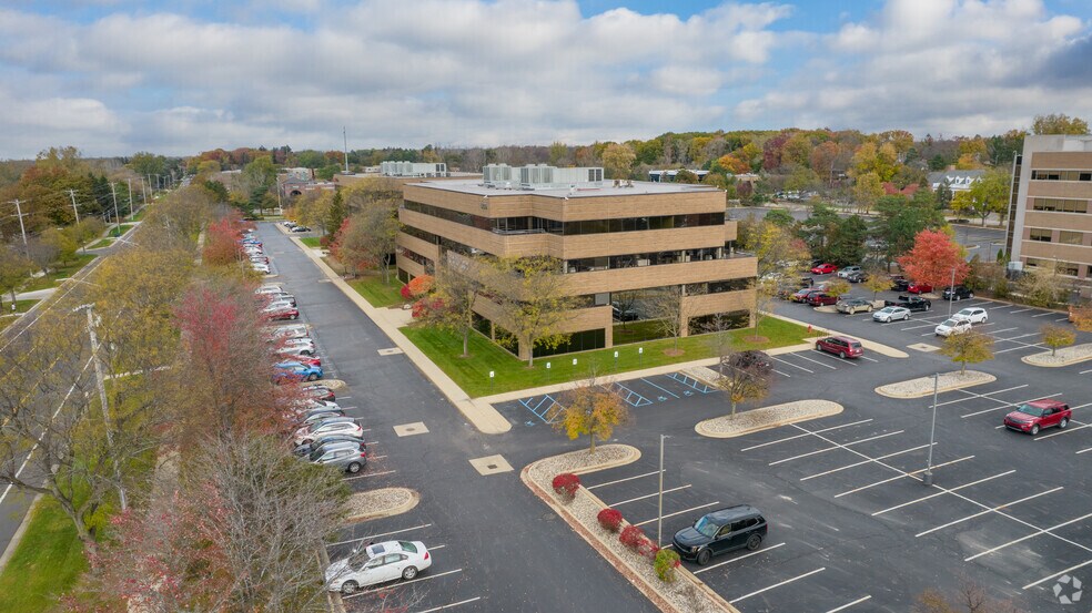 1400 Abbot Rd, East Lansing, MI à louer - Photo de l’immeuble – Image 2 sur 3