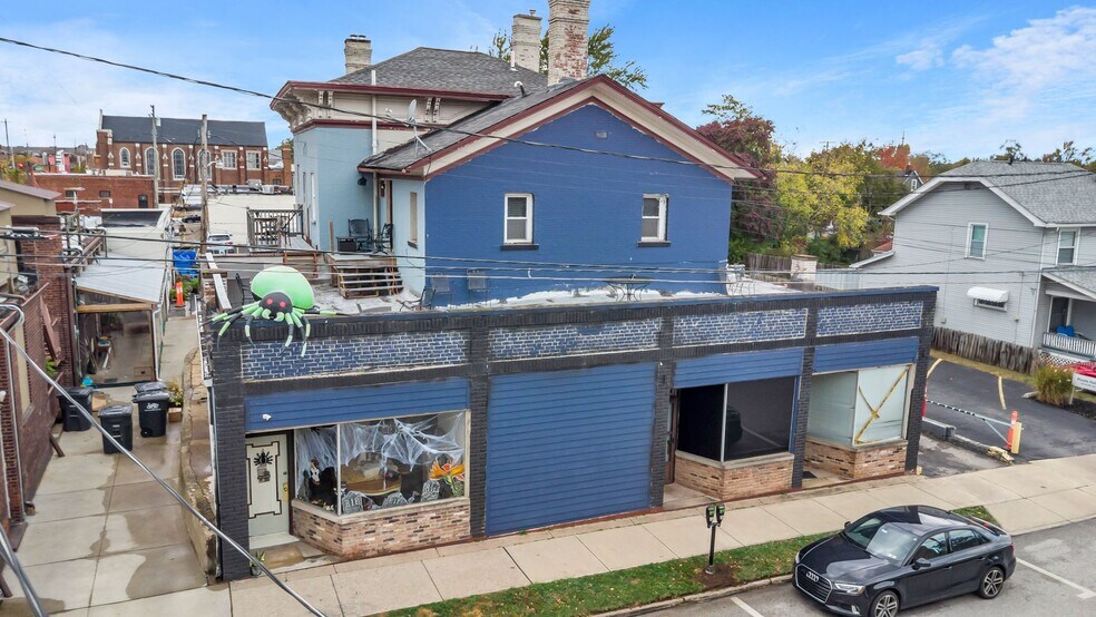 1386 Cranford Ave, Lakewood, OH à vendre - Photo de l’immeuble – Image 2 sur 65