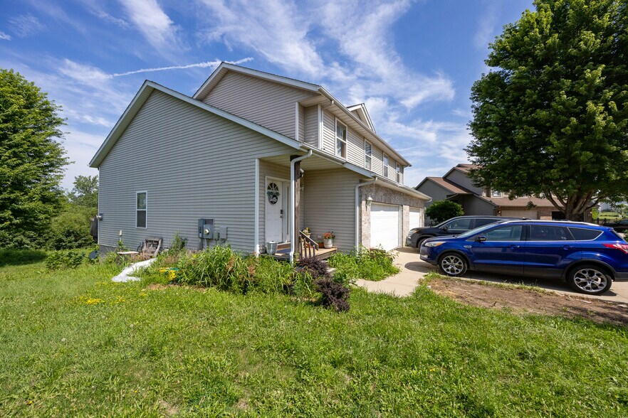 2018 Stratford Ct, Coralville, IA à vendre - Photo de l’immeuble – Image 2 sur 4