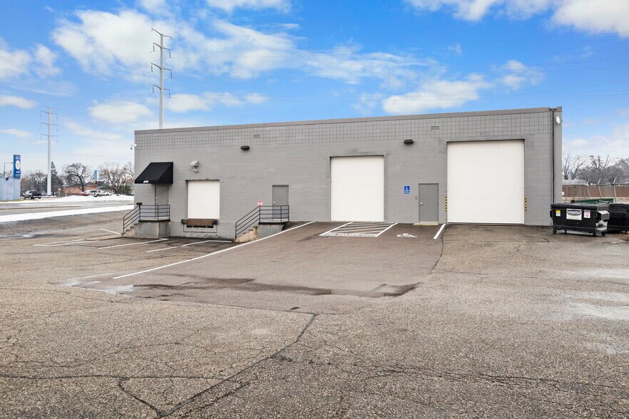 396-400 E American Blvd, Bloomington, MN à vendre - Photo de l’immeuble – Image 3 sur 5