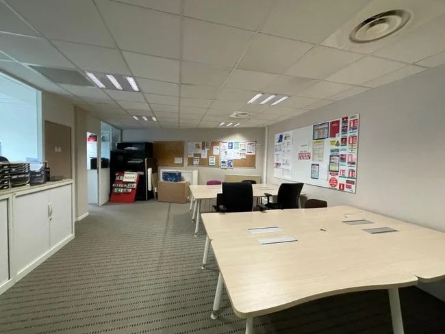 Plus de détails pour Bureau, Local d'activités à louer