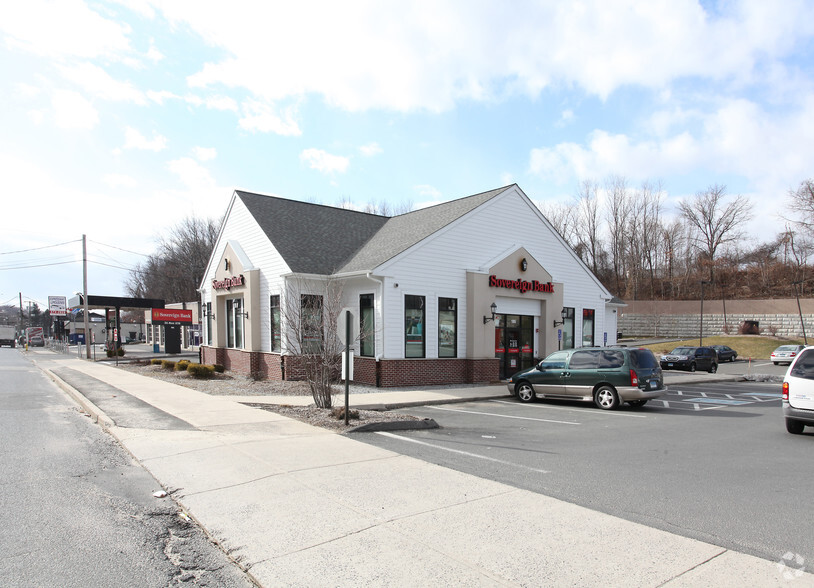 105 Meriden Rd, Waterbury, CT à vendre - Photo de l’immeuble – Image 2 sur 4