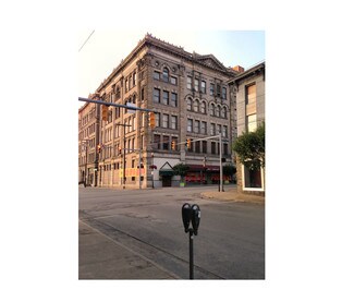 Plus de détails pour 205 Adams St, Fairmont, WV - Bureau à vendre