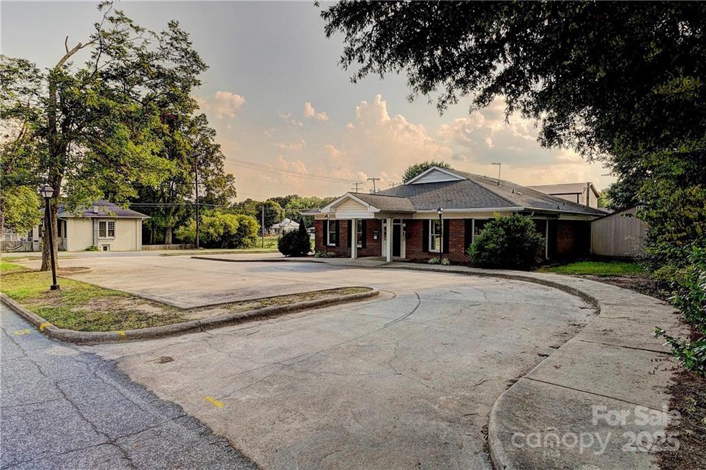 112 Oak St, Cherryville, NC à vendre Photo principale– Image 1 sur 3